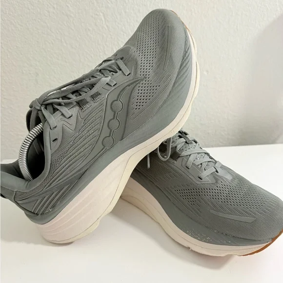 Saucony Hurricane 24 Women's Gray Athletic Running Shoes with Gum Sole - Picture 4 of 11